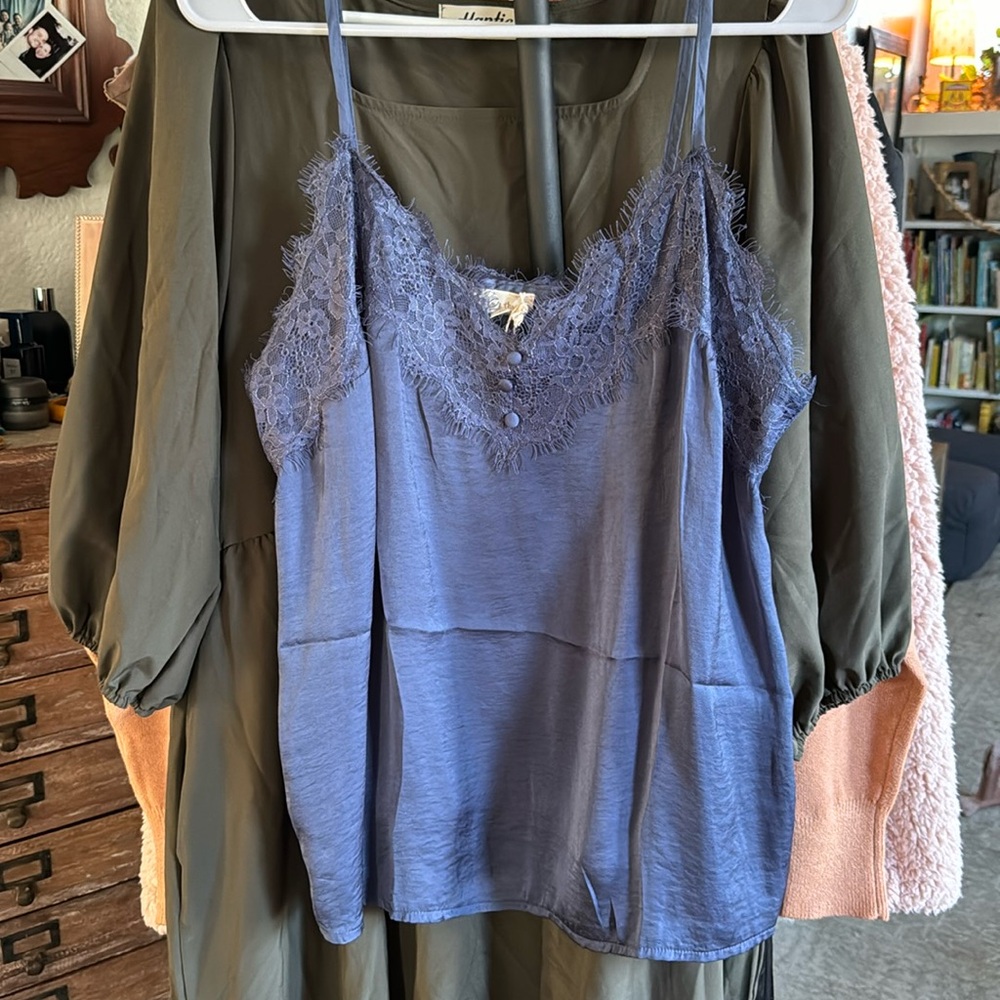 40 - Hem + Thread Lacy Tank